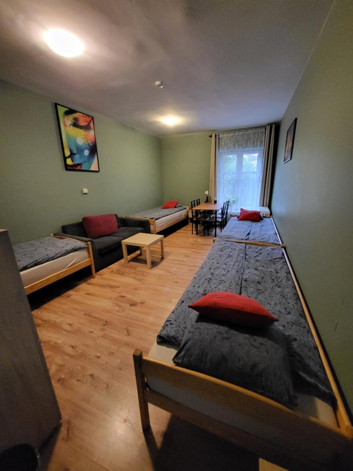 Hostel Gliwice Centrum Parking Exterior foto