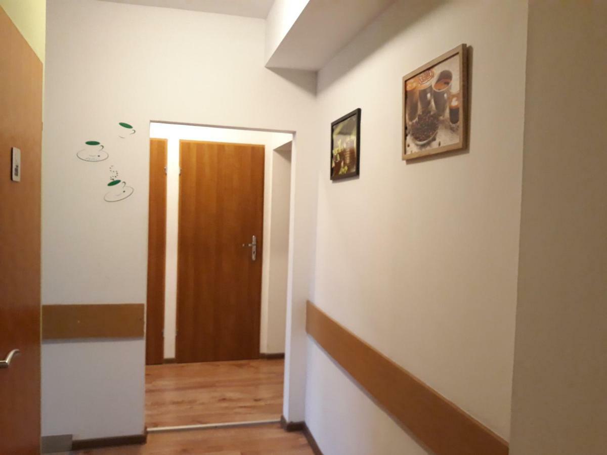 Hostel Gliwice Centrum Parking Exterior foto